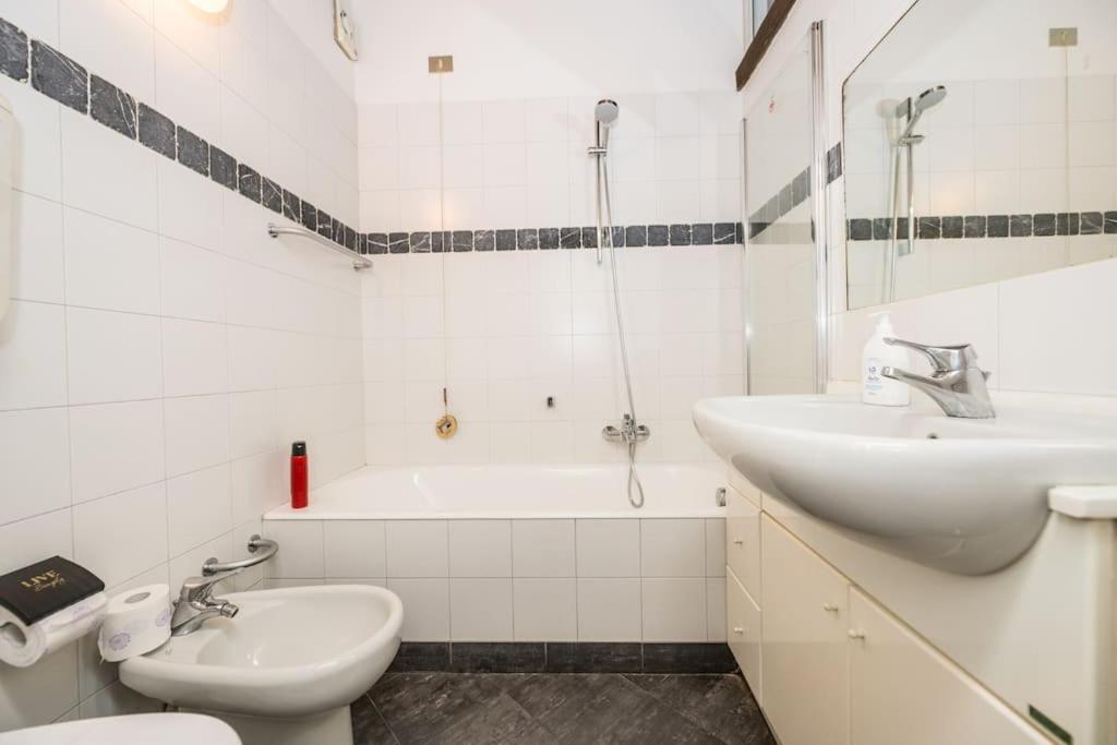 Wonderful Two Floors Apartment Milan Bagian luar foto