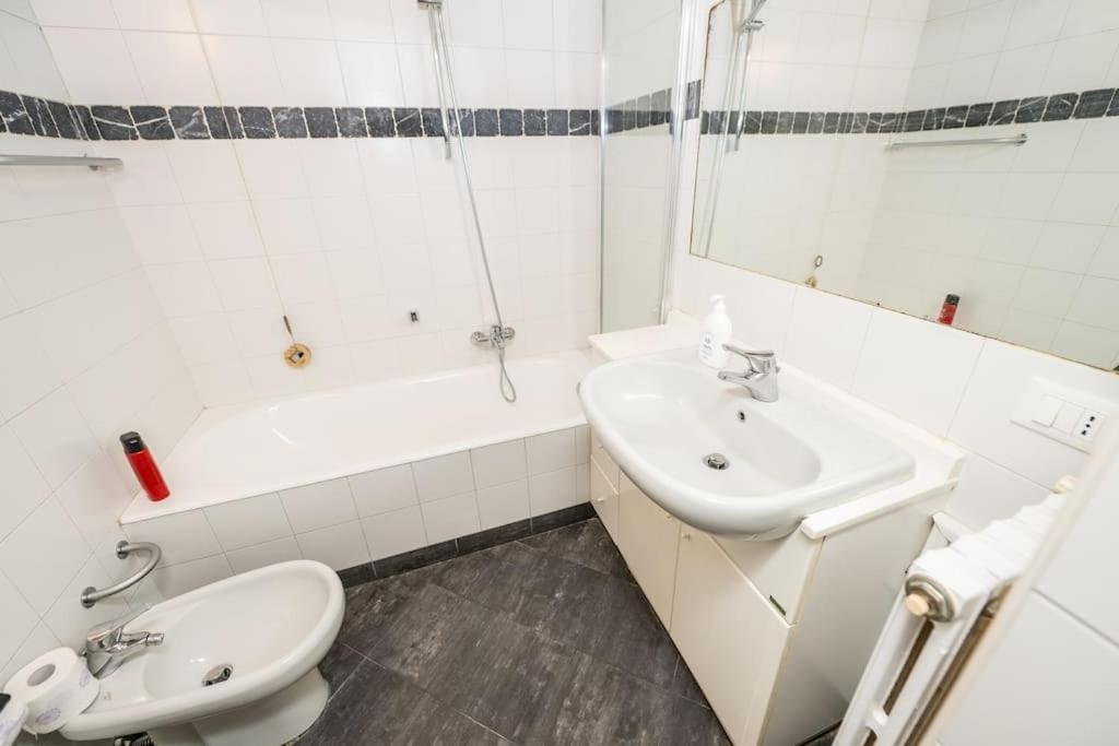 Wonderful Two Floors Apartment Milan Bagian luar foto